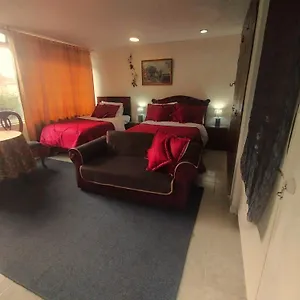 https://bogotas-historical-heart-spacious-cozy-room.hotels-bogota.net